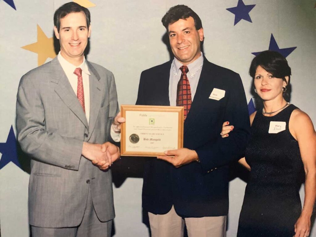 Charlie Jenkins presents Publix Presidents Award to Bob